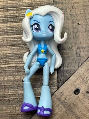 My Little Pony Equestria Girls Minis Beach Collection Trixie Lulamoon doll